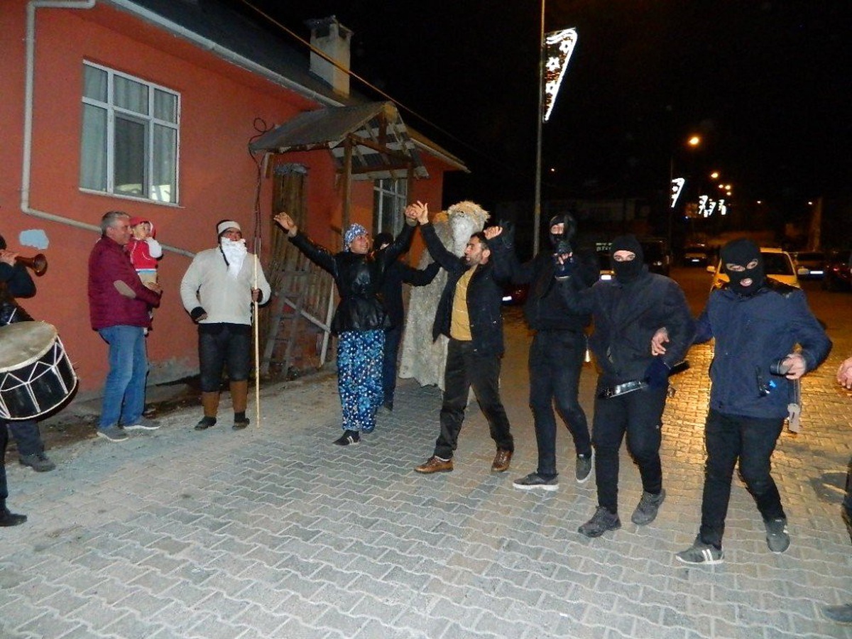Posof yeni yıla davul zurna ile girdi