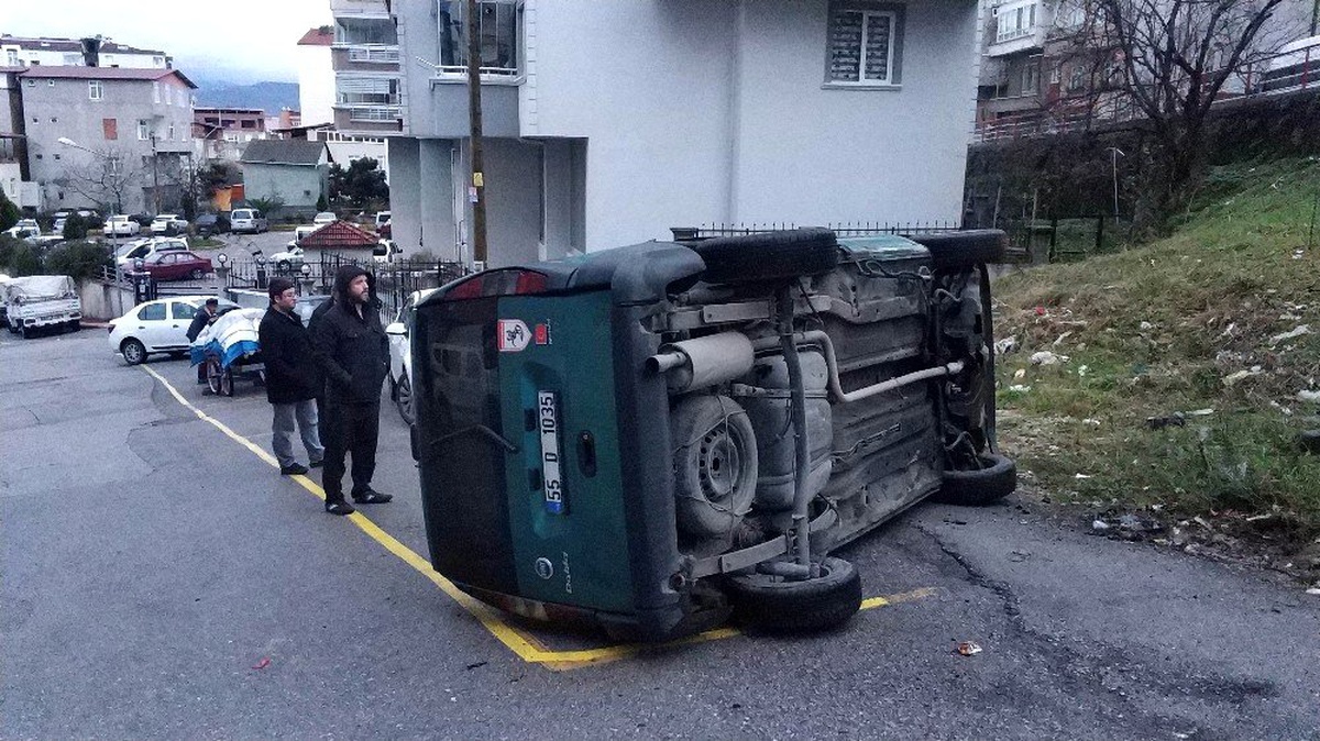 Samsun\'da dolmuş takla attı: 3 yaralı