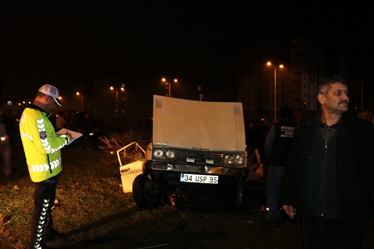 Samsun\'da iki otomobil çarpıştı: 2 yaralı