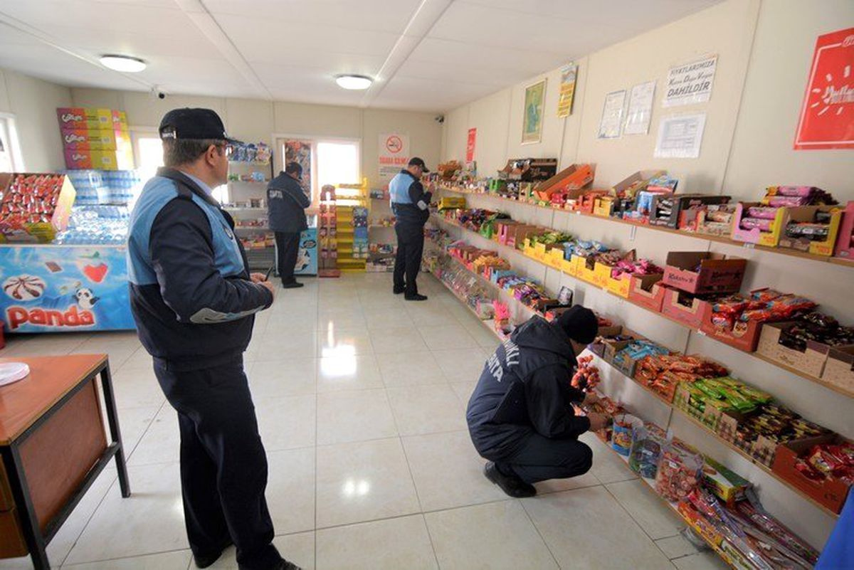 Sandıklı zabıta ekiplerinden yılbaşı mesisi