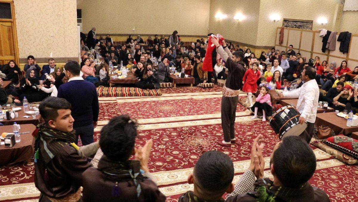 Şanlıurfa\'da davullu zurnalı yılbaşı kutlaması