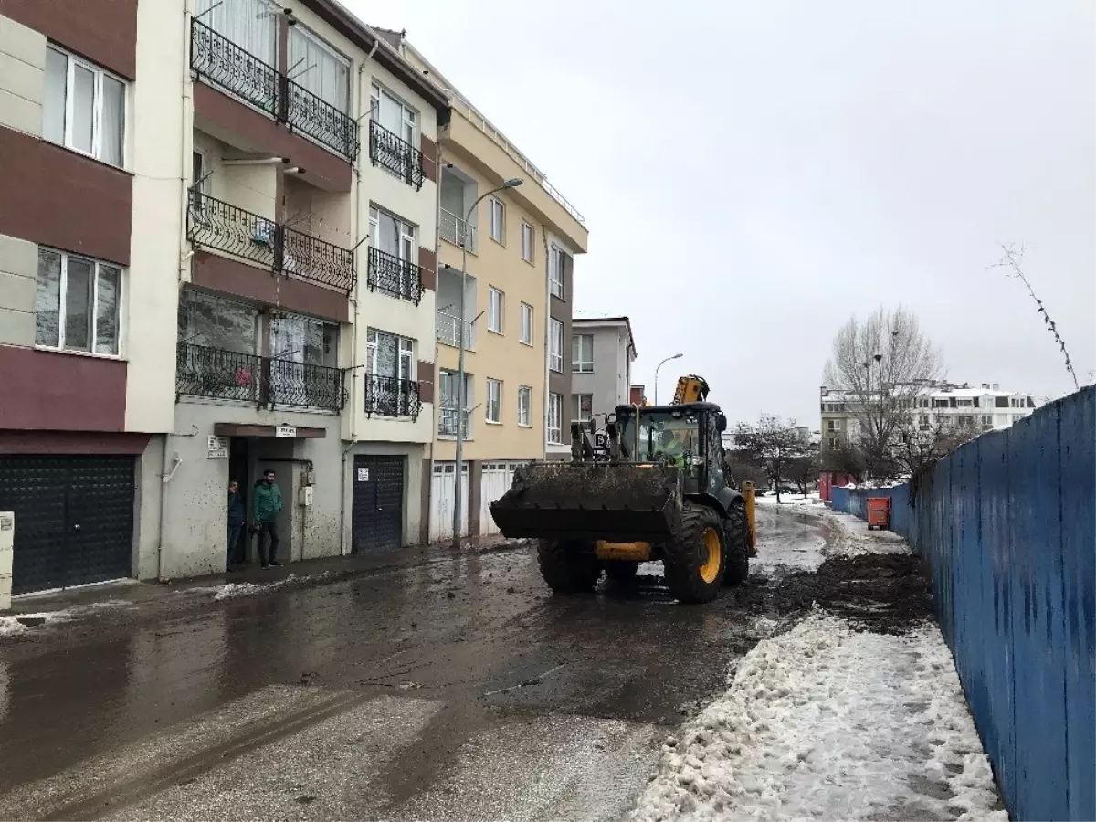 Su birikintisi toprak kaymasına neden oldu