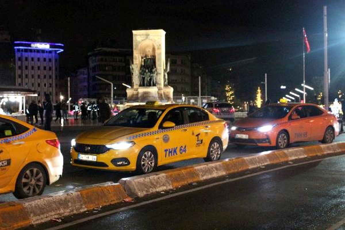 Taksim araç trafiğine açıldı