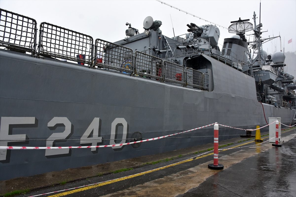 TCG Yavuz fırkateynine Trabzonlulardan yoğun ilgi