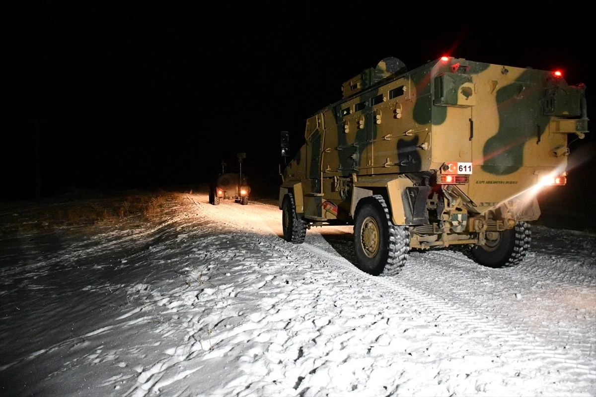 Tendürek Dağları\'nın "Hudut Kartalları" yeni yıla elleri tetikte girdi