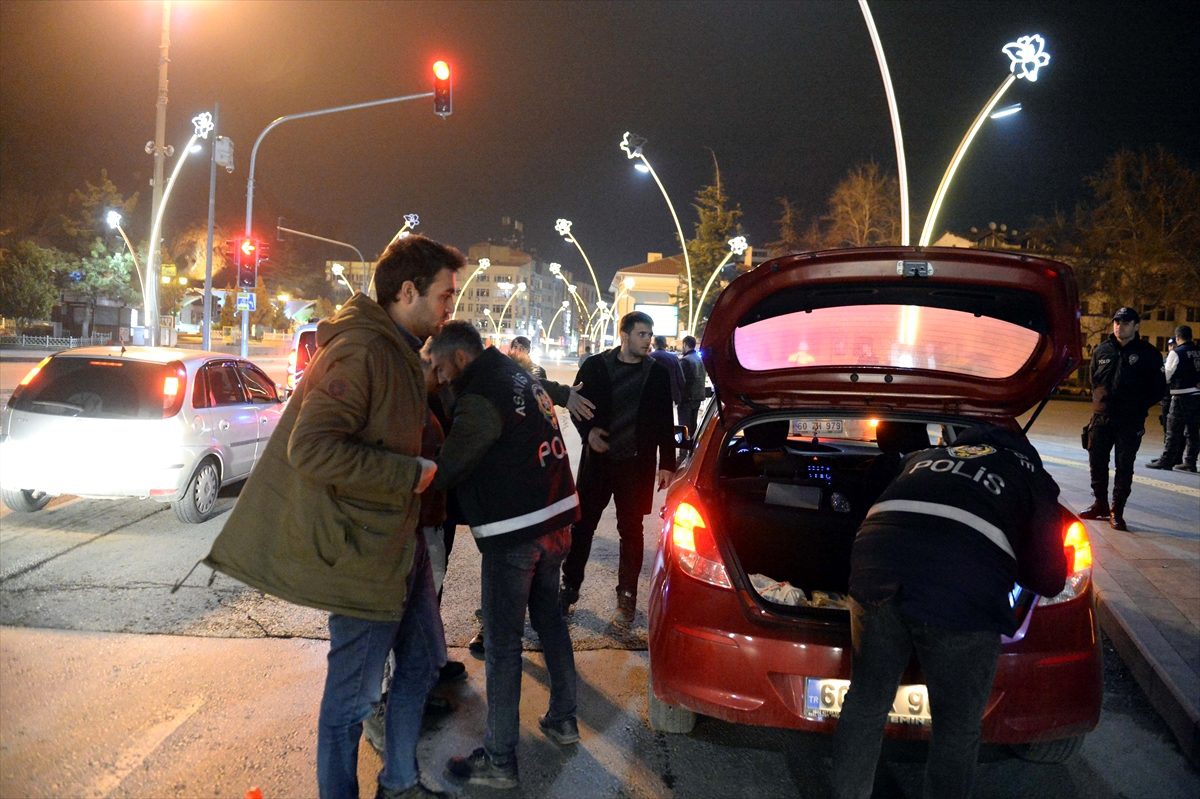 Tokat\'ta polisler görev başında yeni yıla girdi