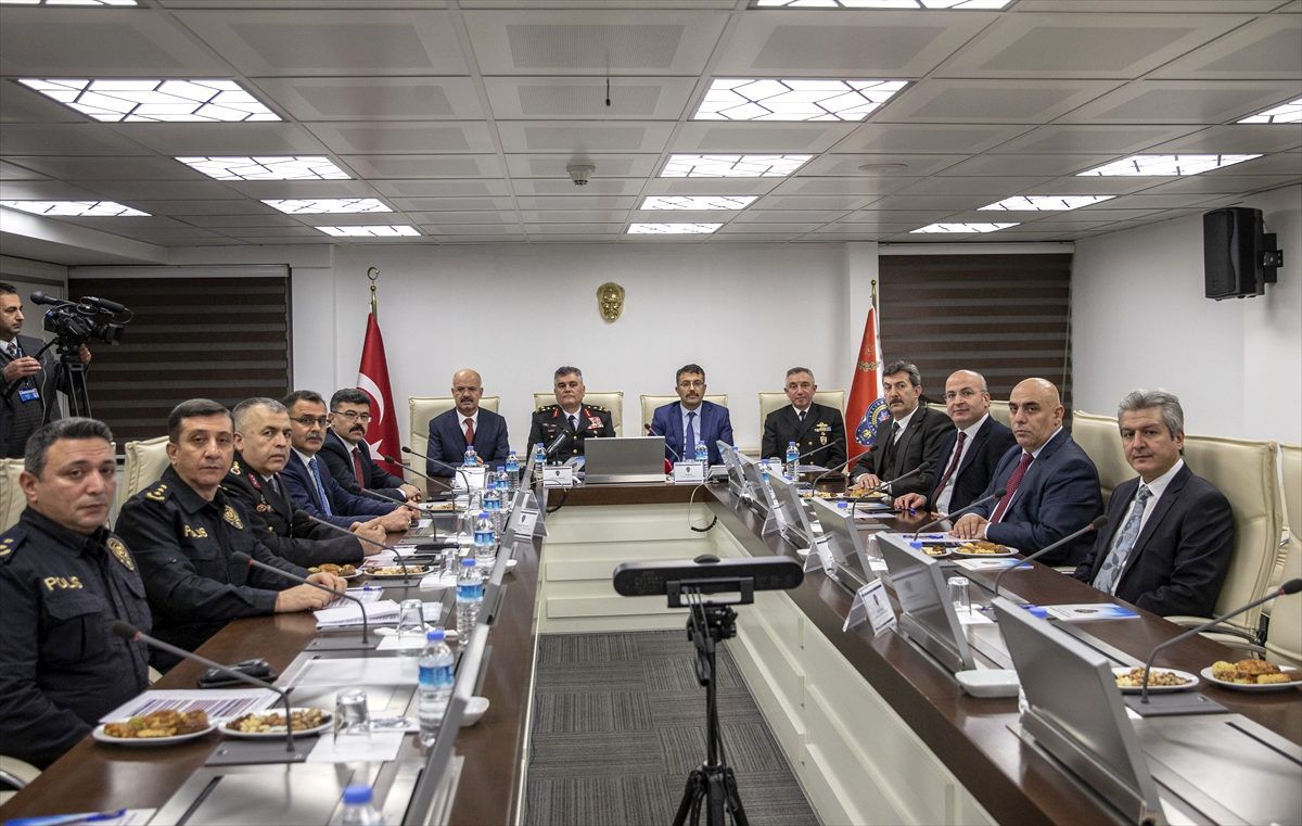 Ülke genelinde yılbaşı tedbirleri canlı bağlantılarla denetlendi
