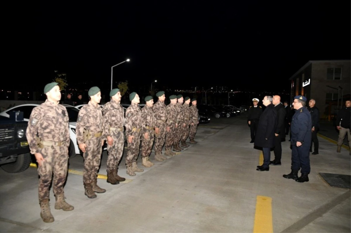 Vali Su, yılbaşı gecesinde görev yapan güvenlik güçlerini ziyaret etti