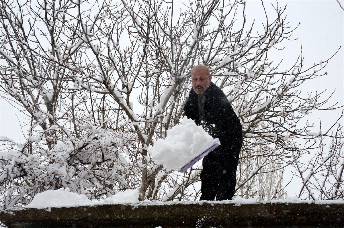 Van ve Bitlis\'te kapalı yollar ulaşıma açılıyor