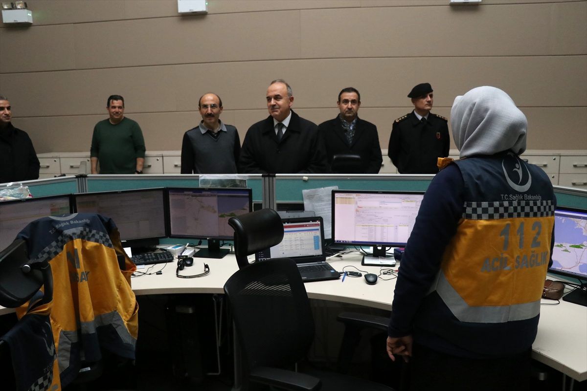 Yalova Valisi Erol, hastane ve kontrol noktalarındaki görevlilerin yeni yılını kutladı