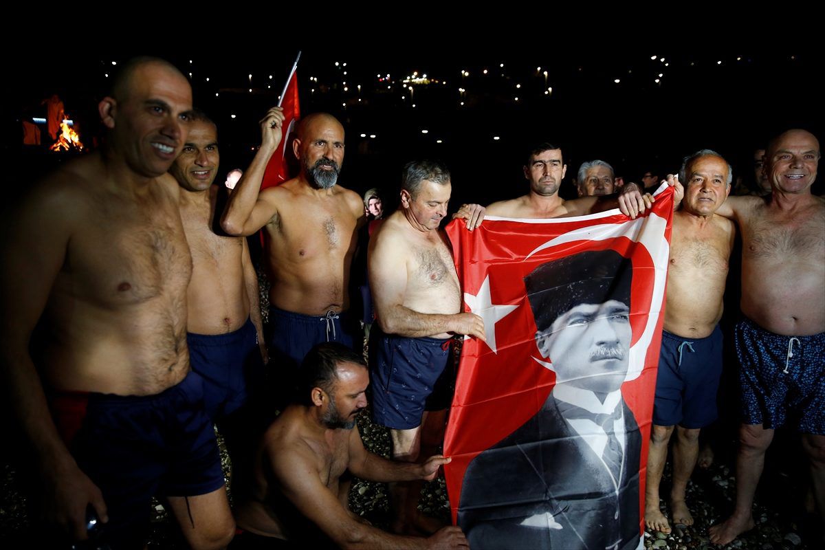 Yeni yılı denizde karşıladılar