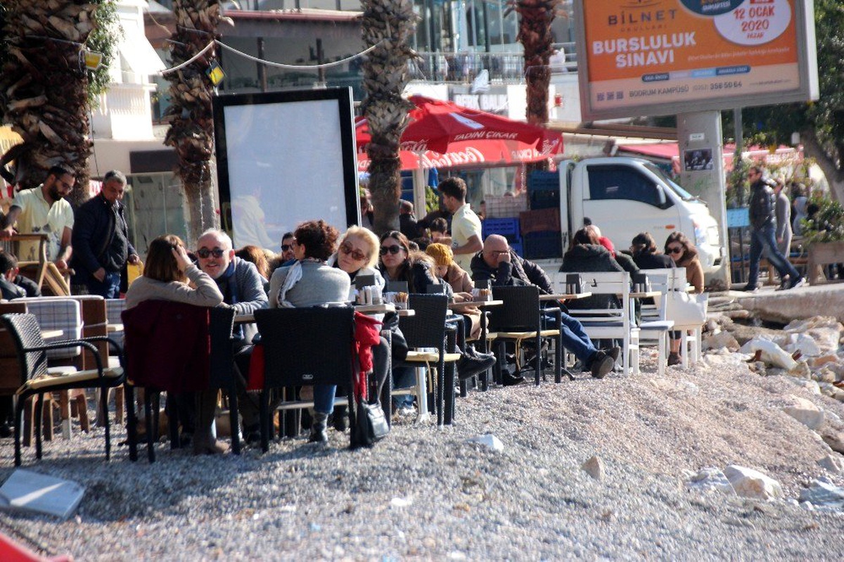 Yeni yılın ilk gününde sahillere akın ettiler