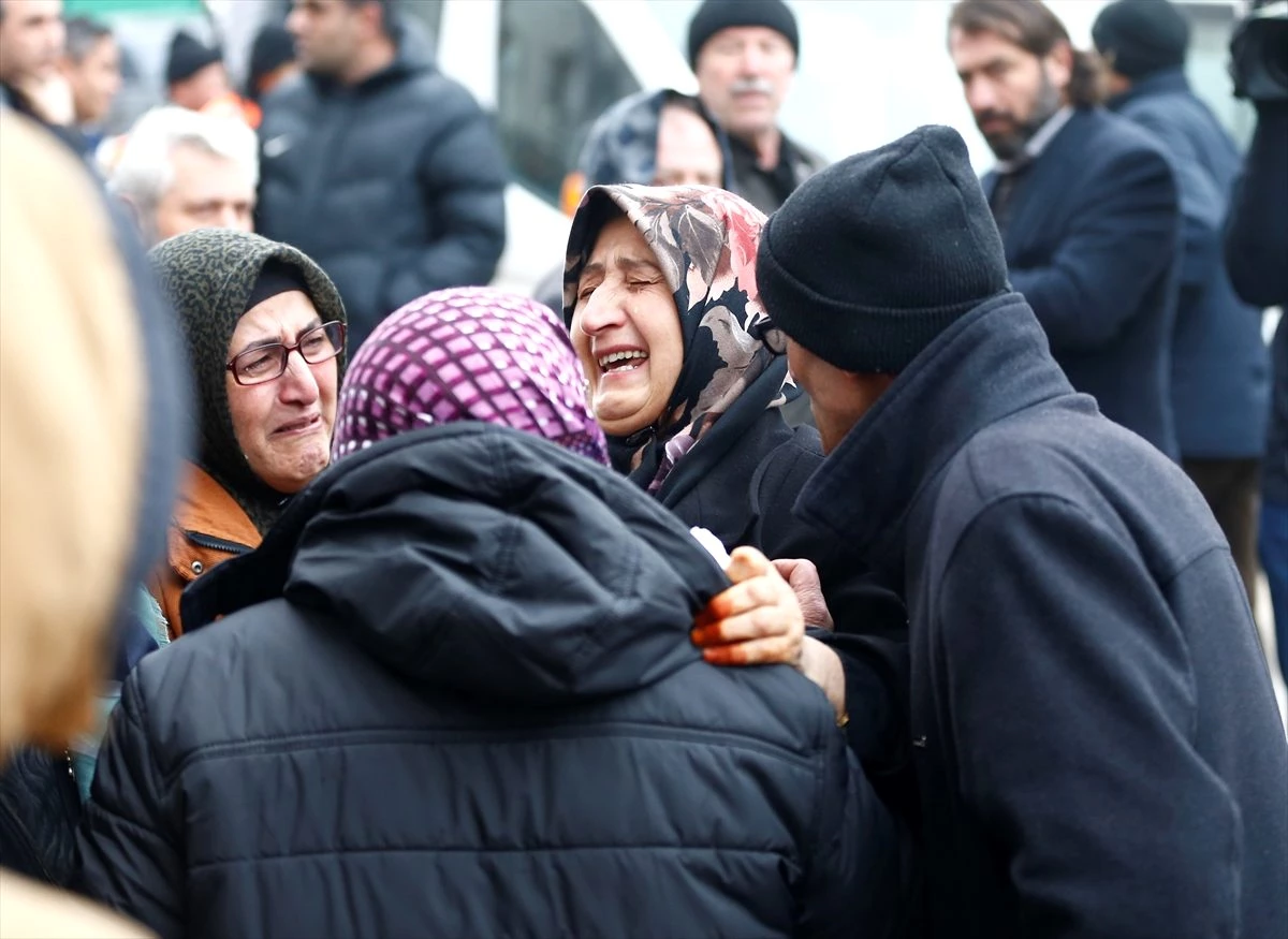 Ankara\'da 4 kişinin yaşamına sebep olan yangında, evdekilerin yıl başını kutladığı öğrenildi