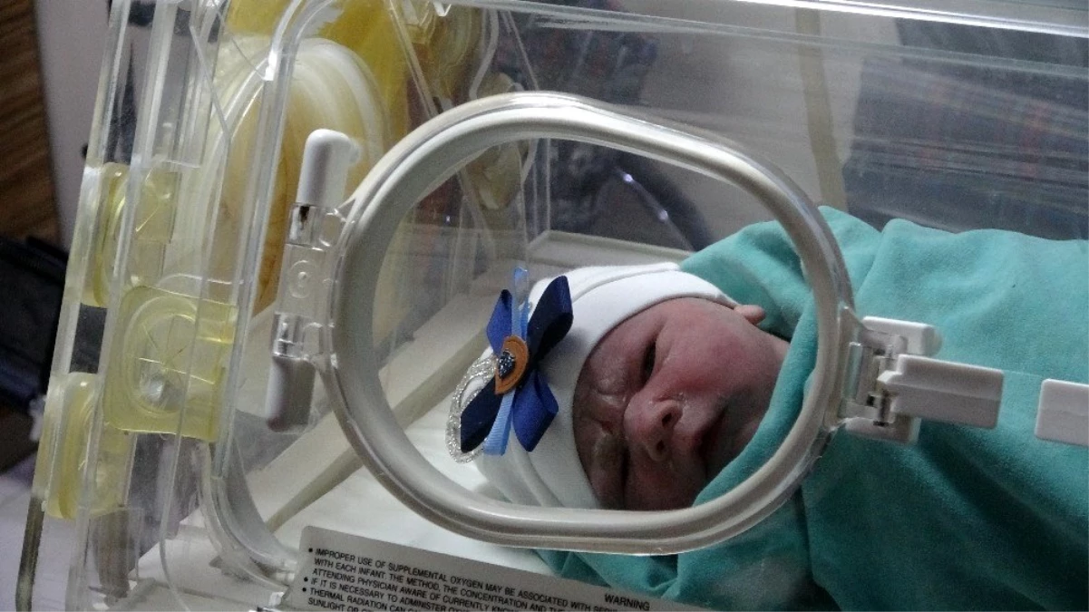 Yılın ilk bebeğinin doktor babası heyecandan koyduğu ismi unuttu