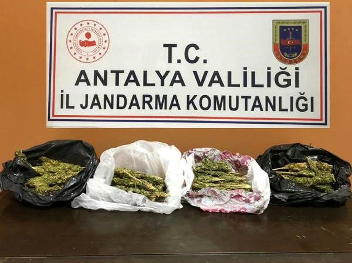 Anne ve oğlu uyuşturucu ticaretinden tutuklandı