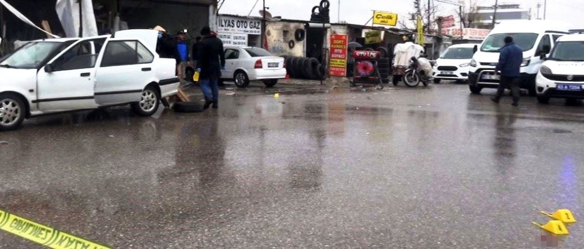 Araçtaki iki kardeşe silahlı saldırı: 1 ölü, 1 yaralı