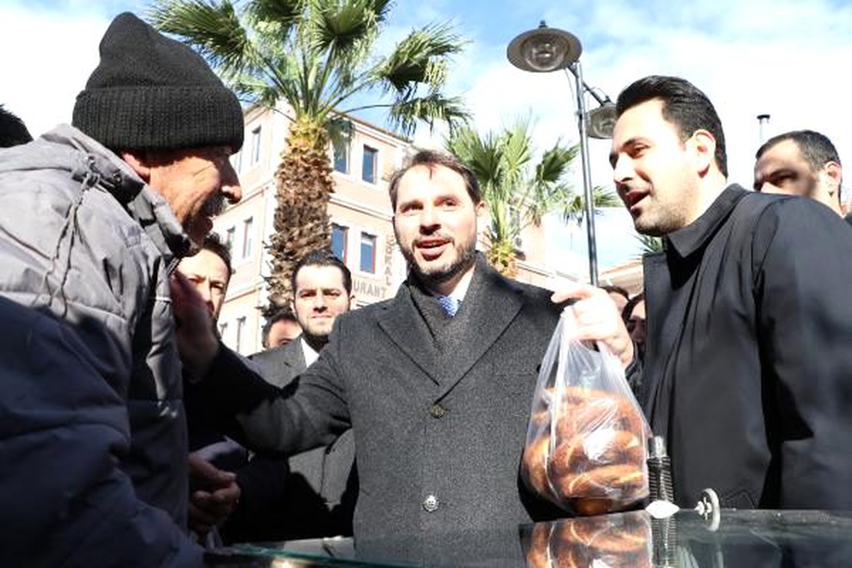 Bakan Albayrak: Kamu bankaları esnaf ve tarımsal kredi faizlerini yüzde 12\'den 9\'a düşürdü (2)