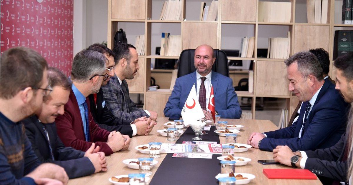 Başkan Pekyatırmacı\'dan Türk Kızılayı Selçuklu Şubesine ziyaret