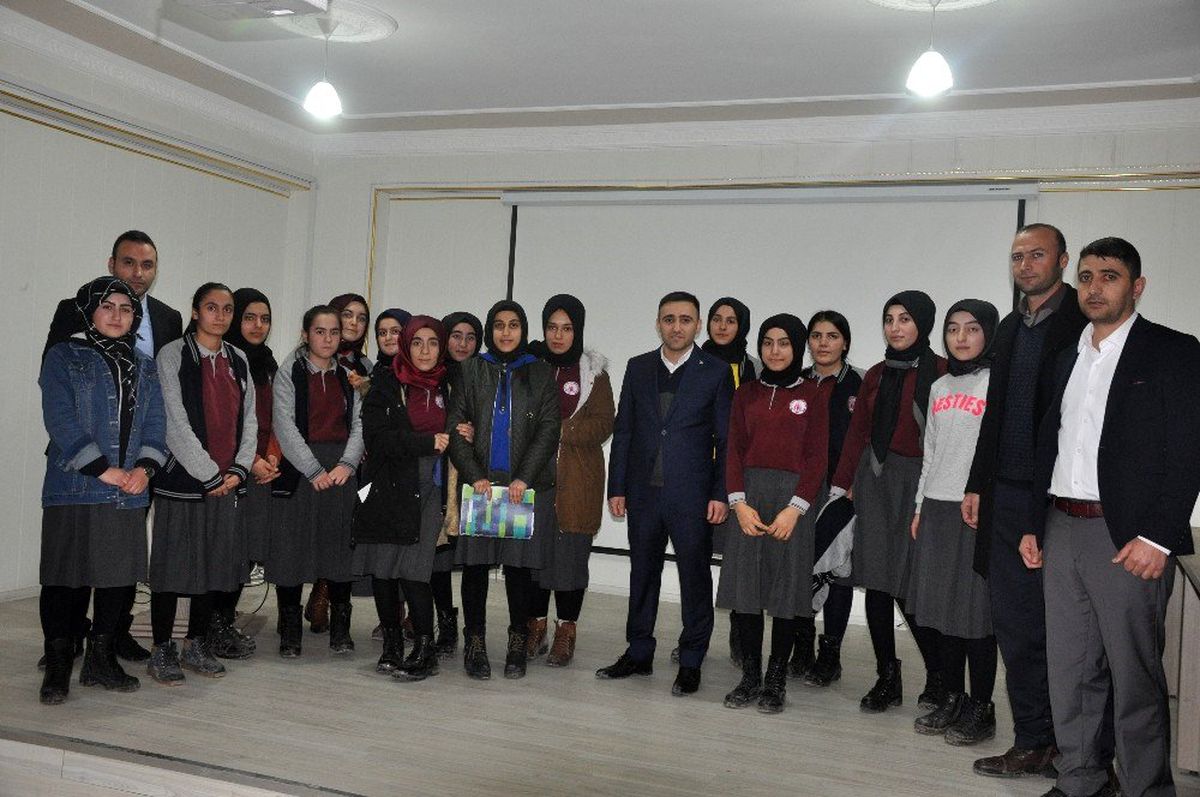 Bulanık\'ta \'Erken Yaşta Evlilik ve Madde Bağımlılığıyla Mücadele\' semineri