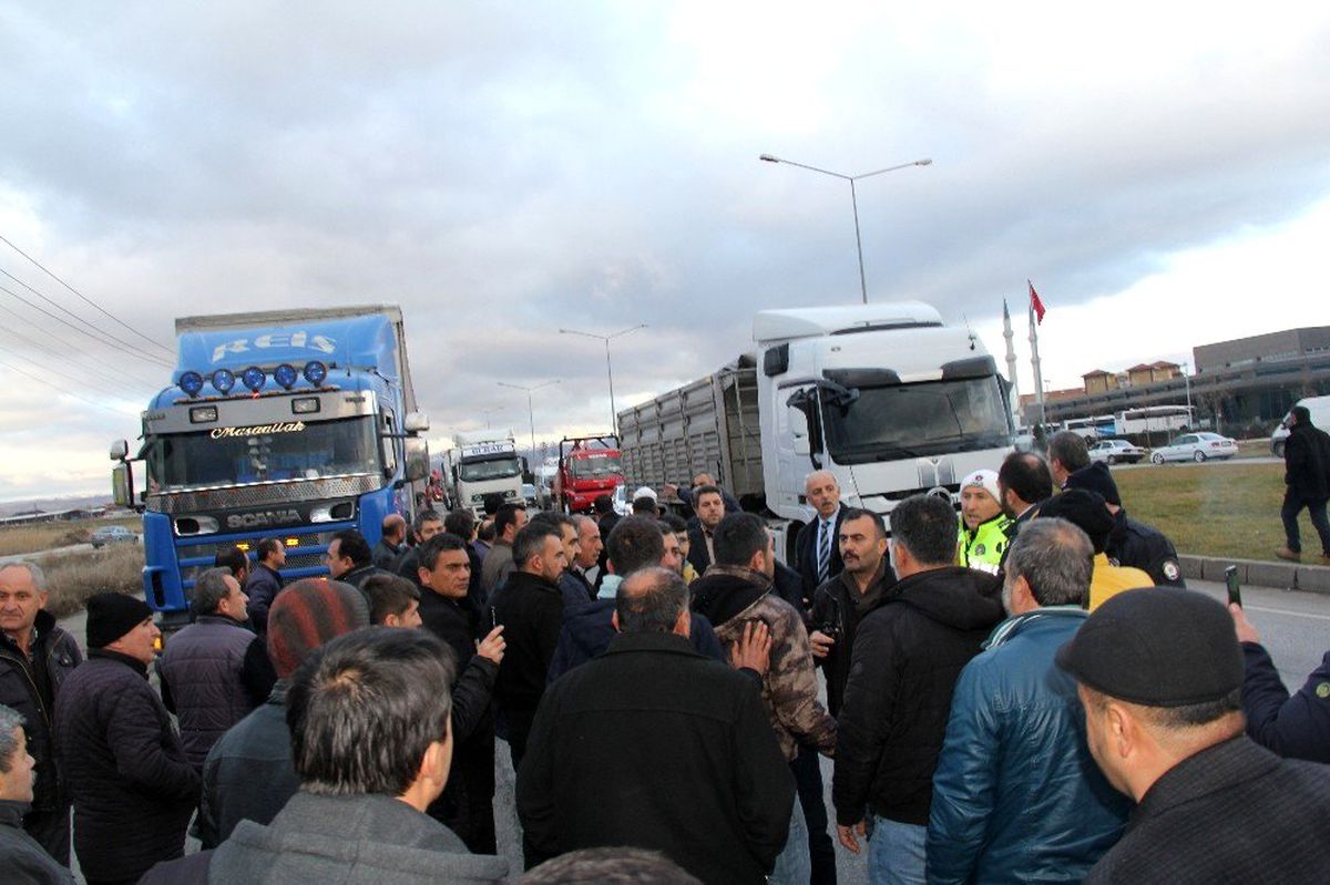 Çorum\'da kamyoncular kontak kapattı