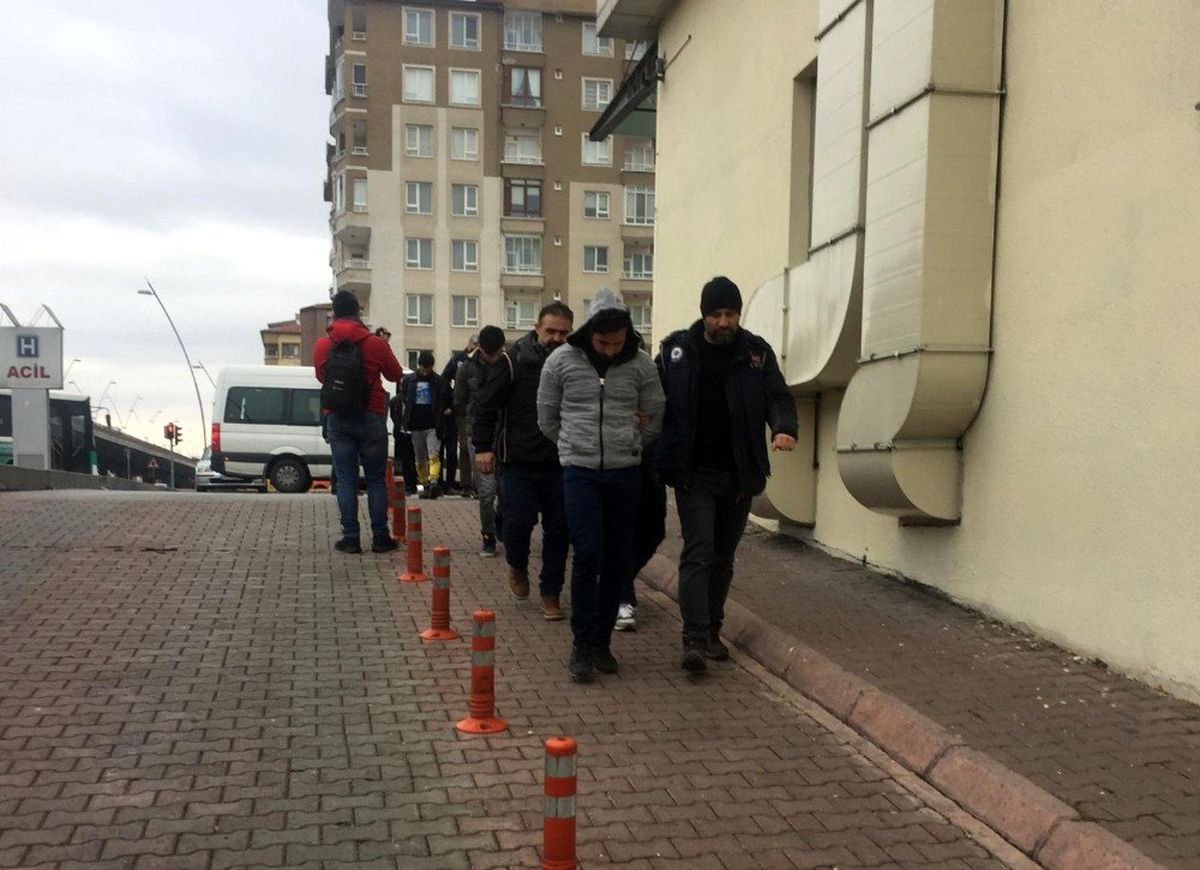 DEAŞ operasyonunda gözaltına alınan 9 kişiden 5\'i adliyeye sevk edildi