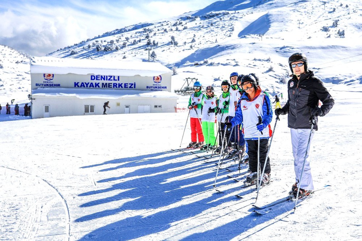 Denizli Büyükşehir Belediyesi\'nden ücretsiz kayak kursu