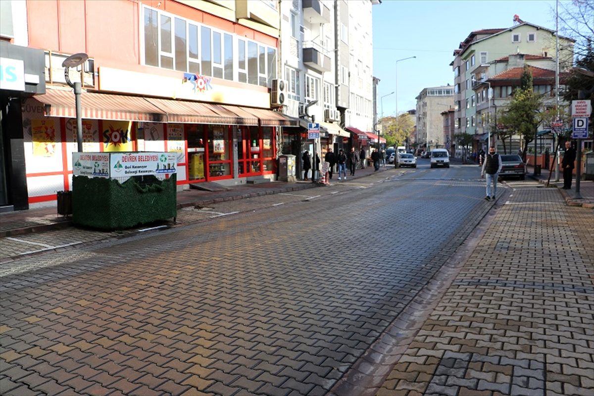 Devrek ilçesinde parkmetreler ve kaldırım işgalleri