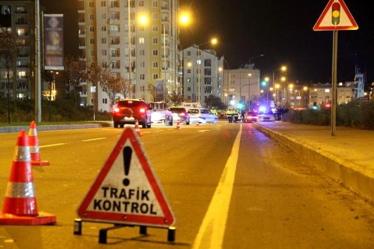 EGM: Yılbaşı denetimlerinde 16 bin 478 trafik kural ihlali tespit edilerek işlem yapıldı