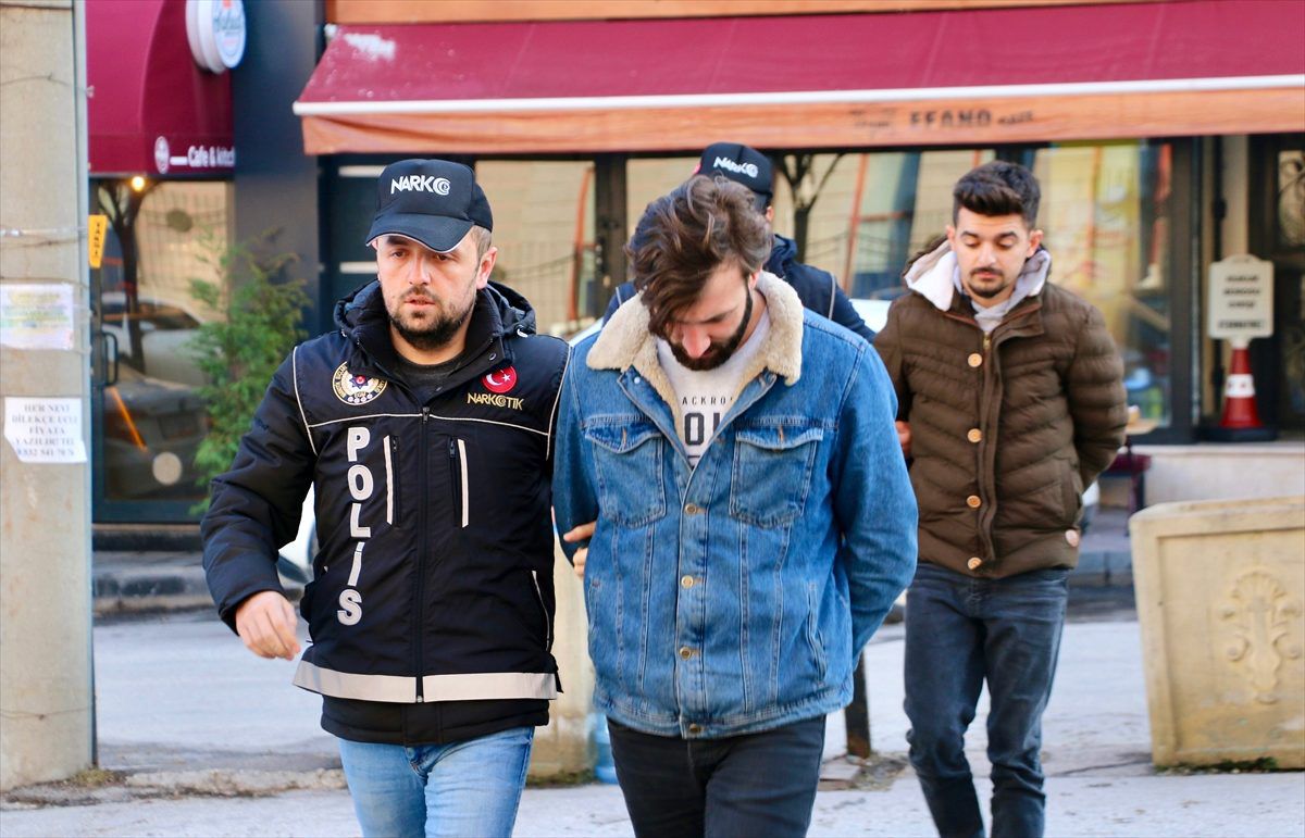 Eskişehir\'de uyuşturucu ticareti şüphelisi 3 kişi gözaltına alındı