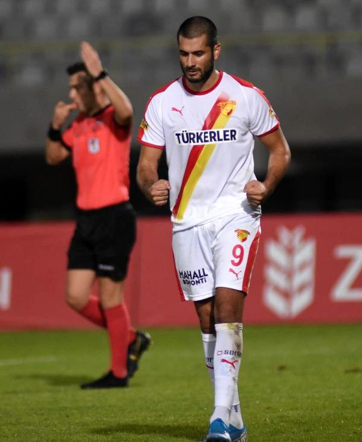 Göztepe\'de ilk yolcu Eren Derdiyok olacak