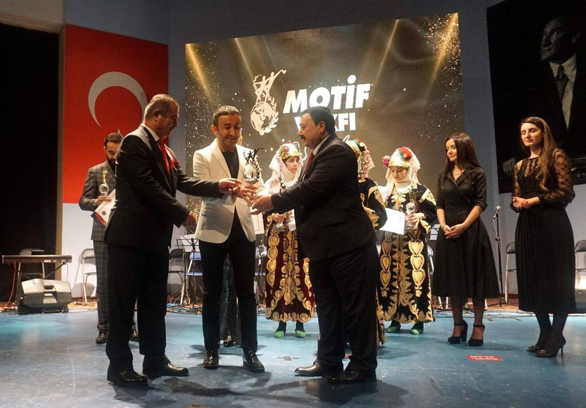 Hasan Basri\'nin 25.yılına ödül