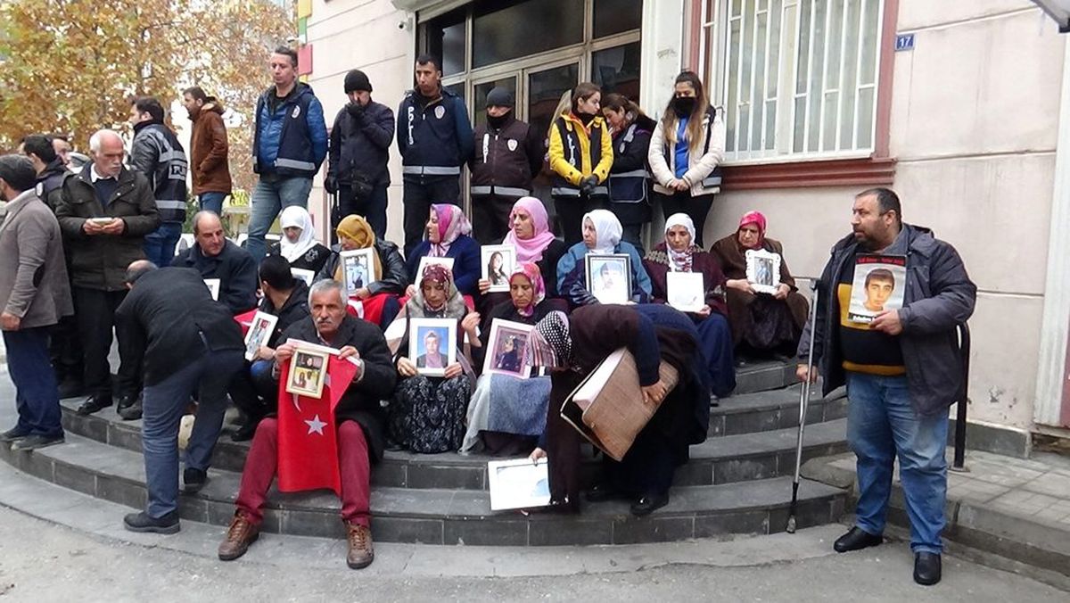HDP önündeki ailelerin evlat nöbeti 122\'inci gününde
