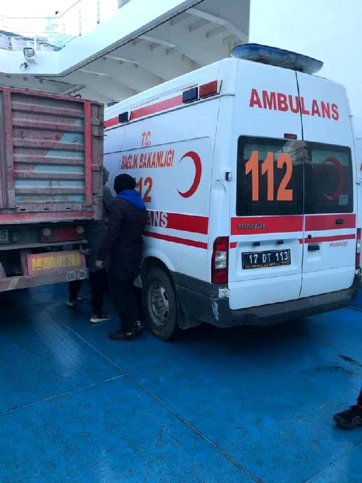 İçinde ambulansın olduğu feribot, poyraz nedeniyle Gökçeada\'ya döndü (1)