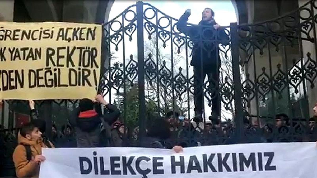 İstanbul Üniversitesi öğrencilerinden yemekhane zamlarına tepki: Müşteri değil öğrenciyiz