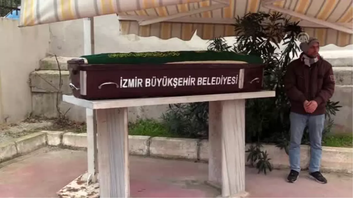 İzmir\'deki silahlı saldırıda hayatını kaybedenler toprağa verildi