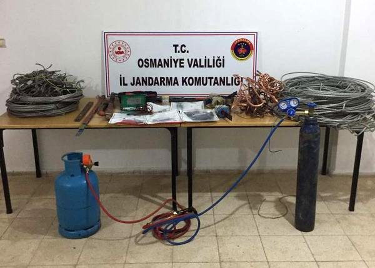Kablo hırsızları suçüstü yakalandı
