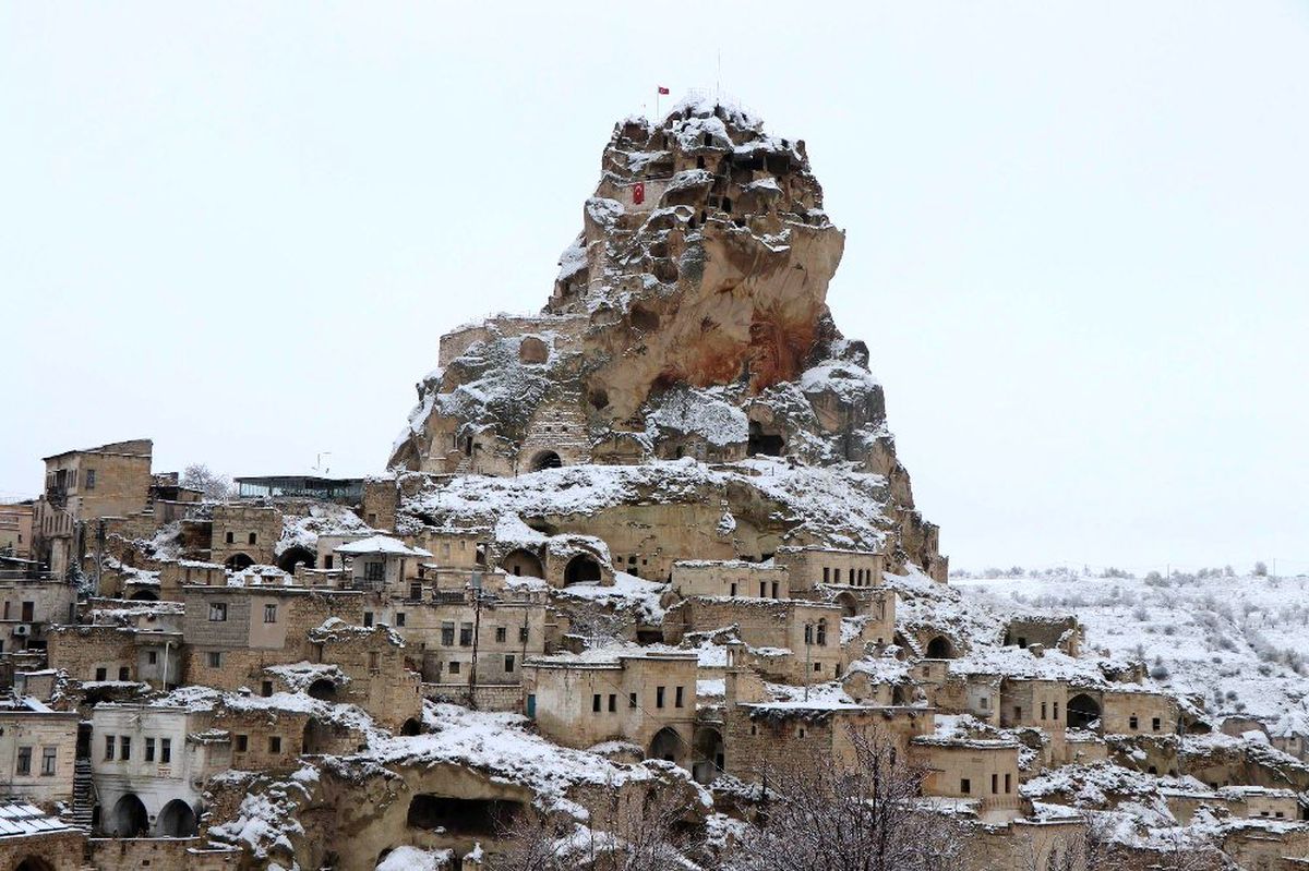 Kapadokya\'da Çinli turistlerin kar keyfi
