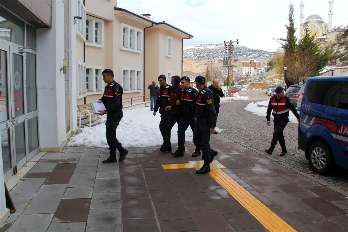 Karaman\'da hırsızlık zanlısı ayakkabılarındaki çizgilerden yakalandı