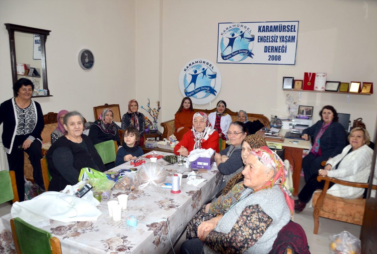 Karamürsel\'de engelli aileleri için el sanatları kursu açıldı