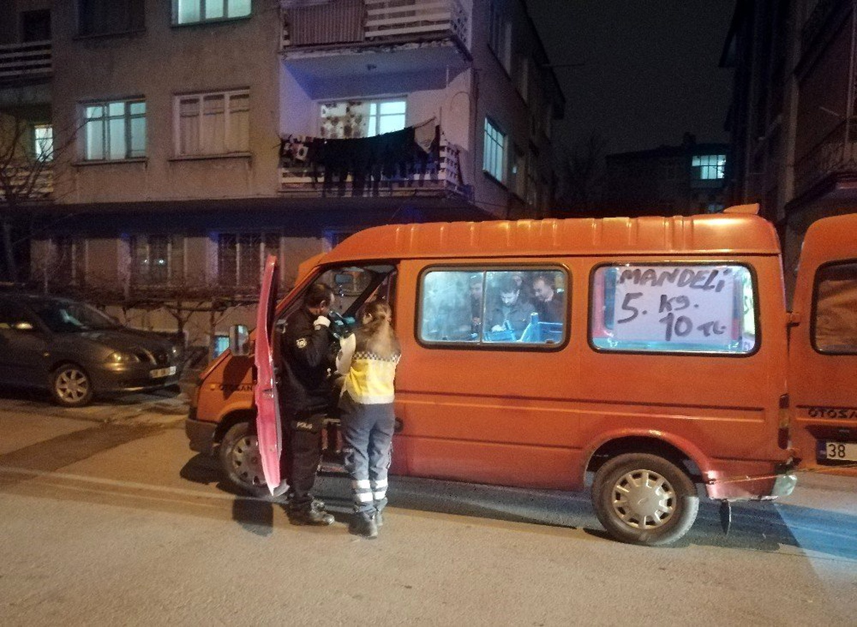 Kayseri\'de seyyar satıcı aracında ölü bulundu
