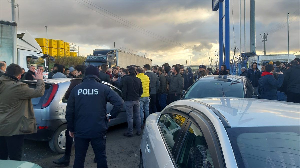 Kocaeli\'de nakliyecilerden dijital takograf protestosu