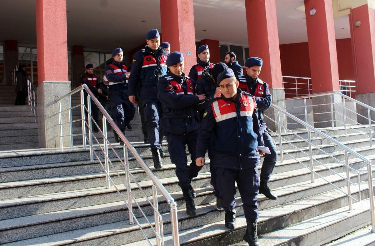 Kocaeli\'deki DEAŞ operasyonunda yakalanan 3 kişi tutuklandı