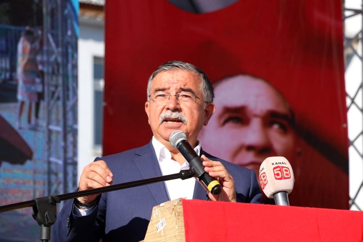 Libya, Kuzey ve Sahra Altı Afrika\'nın Akdeniz\'e açılan kapısıdır"