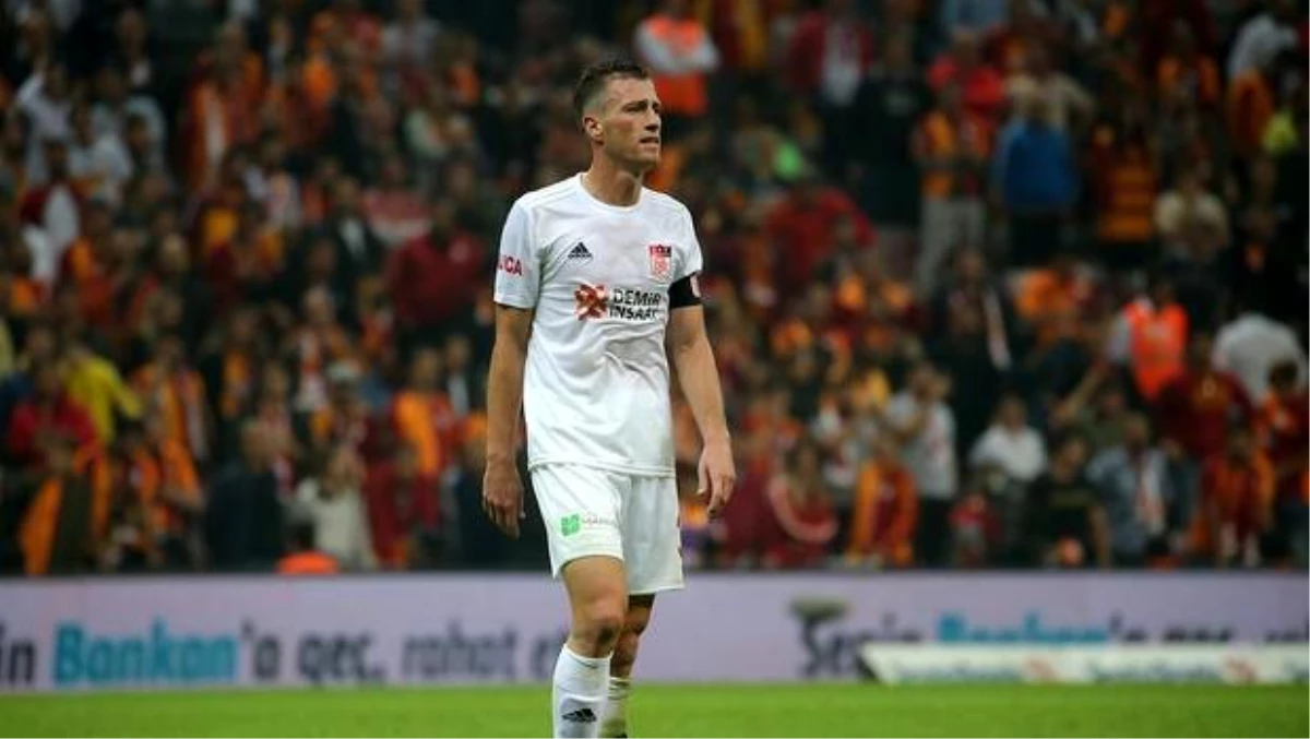 Lider Sivasspor\'un gol yükünü orta saha oyuncuları omuzladı