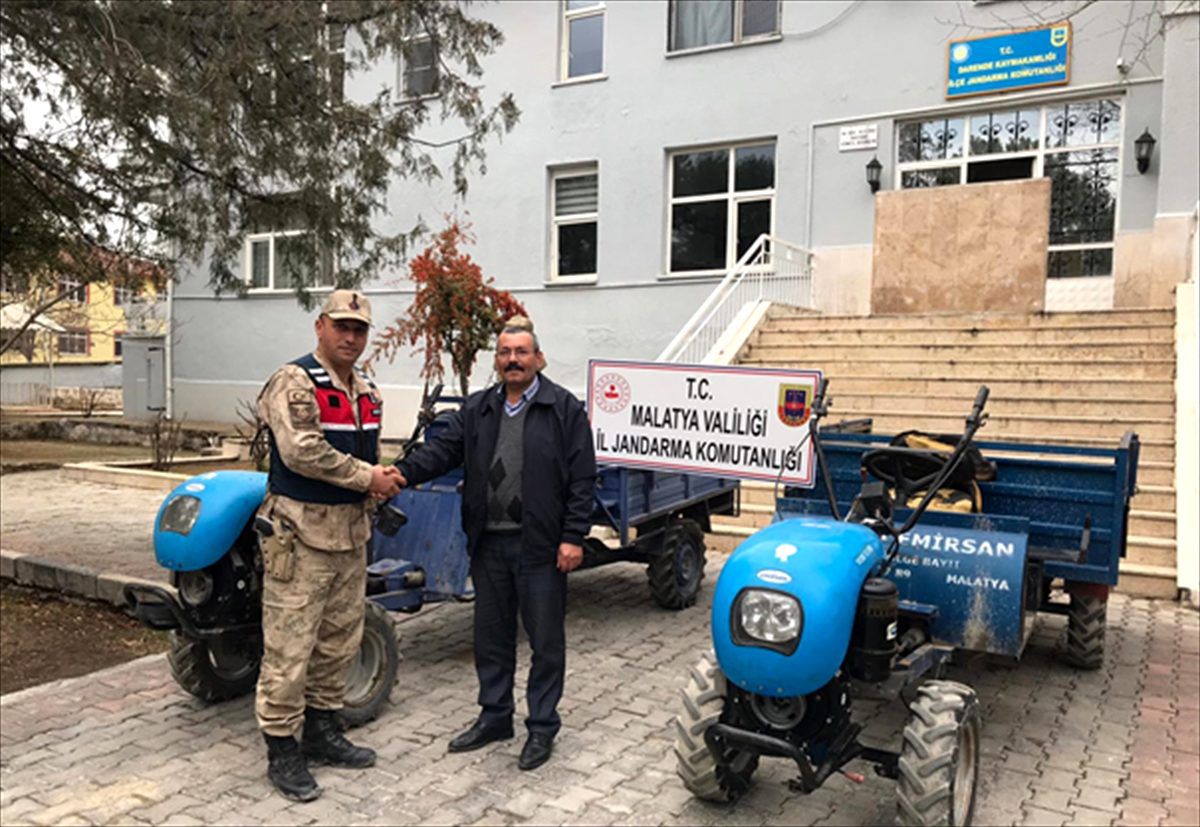 Malatya\'da çapa motoru ve römork çaldıkları iddiasıyla 2 kişi yakalandı