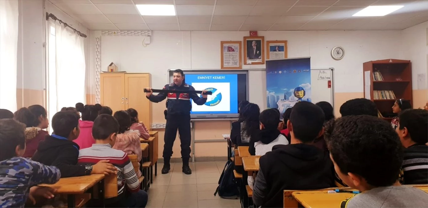 Malatya\'da, jandarma öğrencilere trafik eğitimi verdi