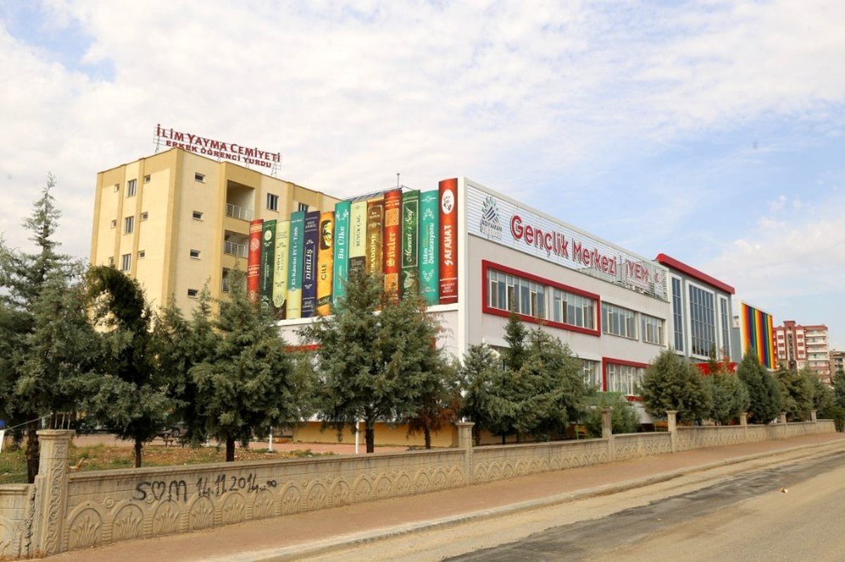 \'Millet kıraathanesi\' öğrencileri ağırlıyor