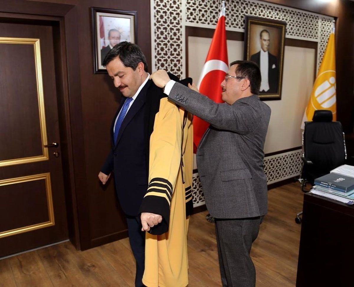 Müdür Bentli profesör oldu