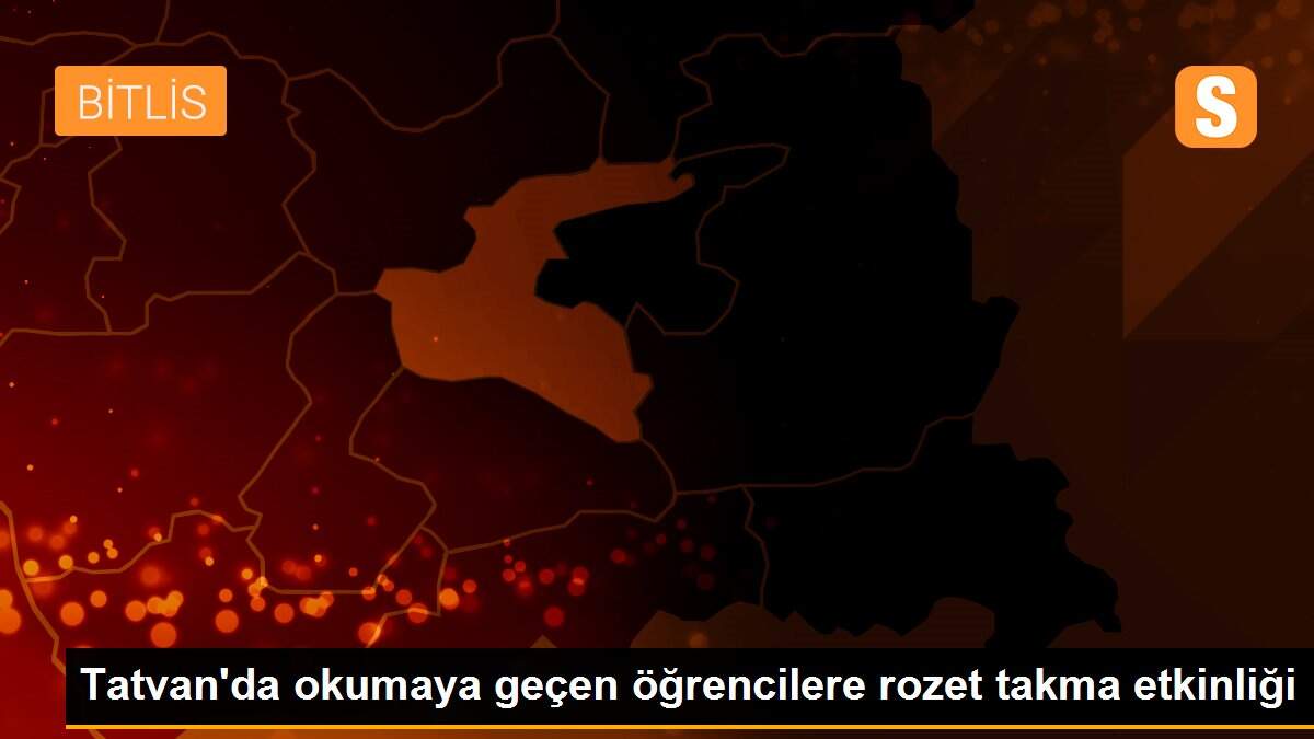 Tatvan\'da okumaya geçen öğrencilere rozet takma etkinliği
