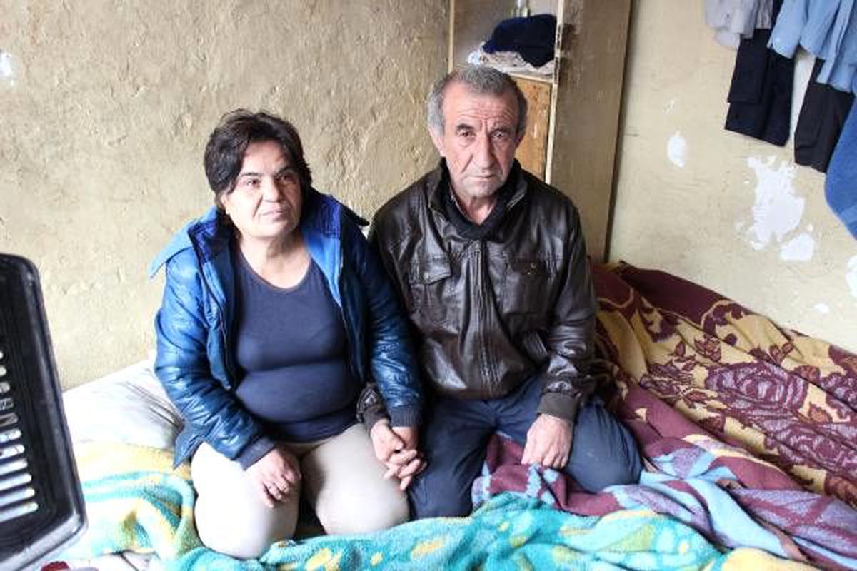 Tek odalı evde yaşayan çift, yardım bekliyor